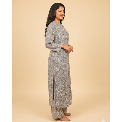 Woman wearing a gray patterned outfit on a beige background